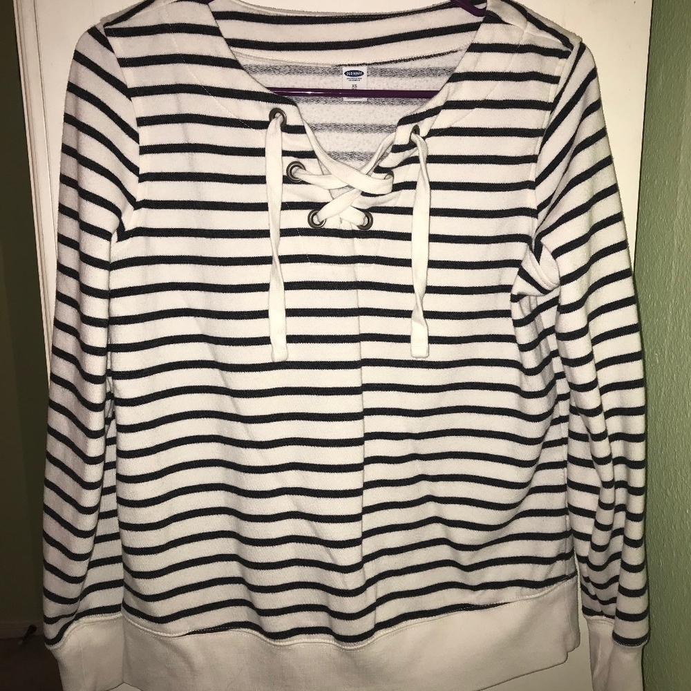 Black and White Tie-Up Sweatshirt